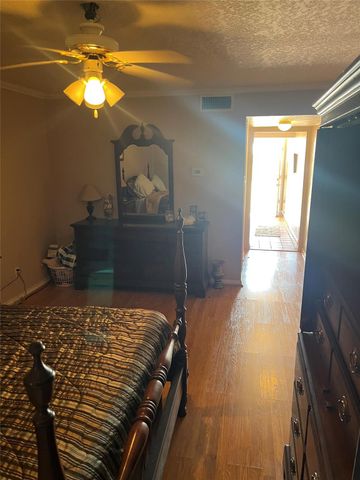 411 Sailfish Avenue 115, Freeport, TX 77541