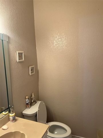 411 Sailfish Avenue 115, Freeport, TX 77541