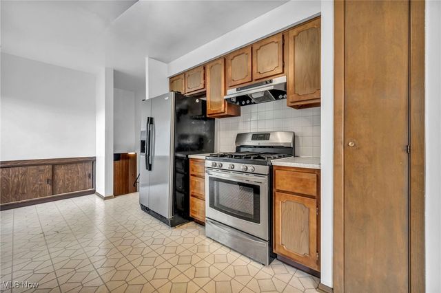 15809 Dunbury Drive, Maple Heights, OH 44137