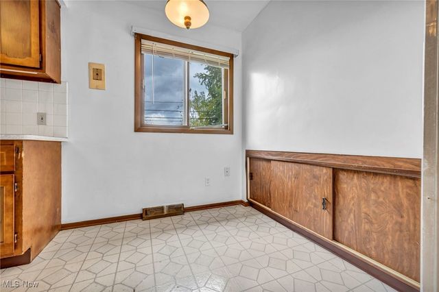 15809 Dunbury Drive, Maple Heights, OH 44137