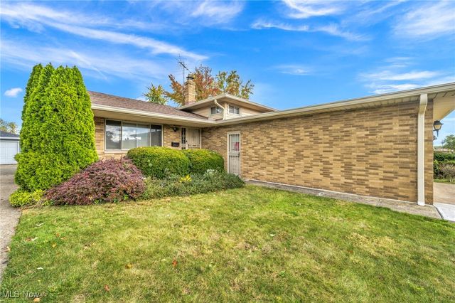 15809 Dunbury Drive, Maple Heights, OH 44137