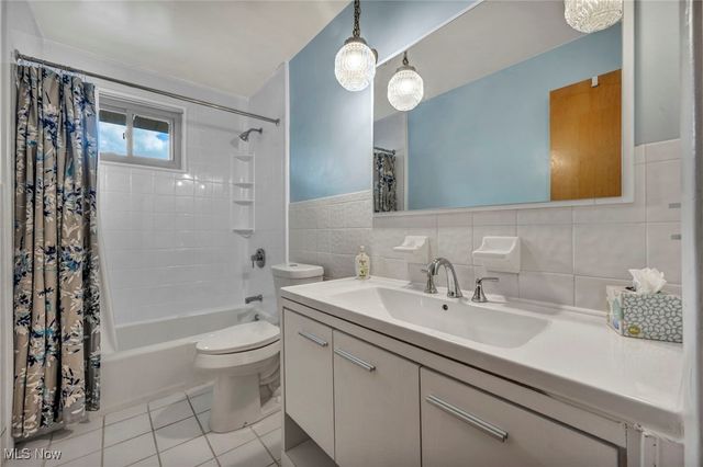 15809 Dunbury Drive, Maple Heights, OH 44137