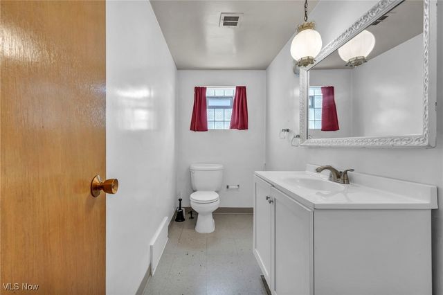 15809 Dunbury Drive, Maple Heights, OH 44137