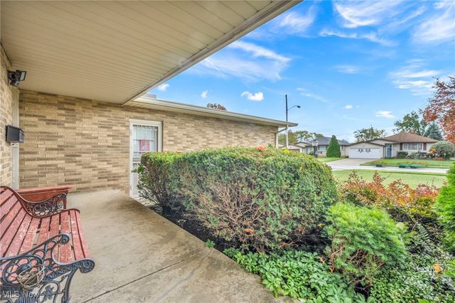 15809 Dunbury Drive, Maple Heights, OH 44137