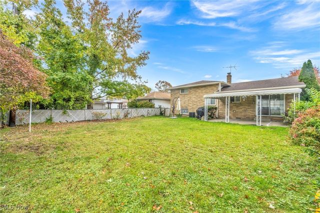 15809 Dunbury Drive, Maple Heights, OH 44137