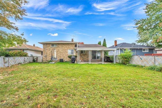 15809 Dunbury Drive, Maple Heights, OH 44137