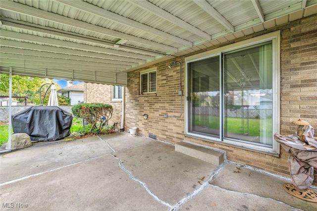 15809 Dunbury Drive, Maple Heights, OH 44137