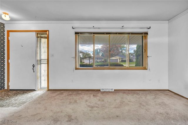 15809 Dunbury Drive, Maple Heights, OH 44137