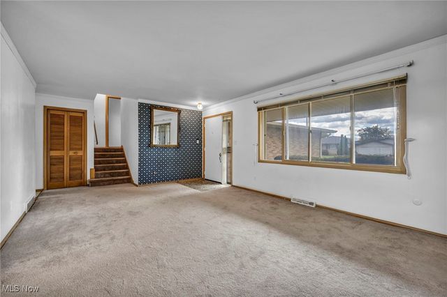 15809 Dunbury Drive, Maple Heights, OH 44137