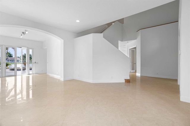 926 Marina Dr 926, Weston, FL 33327