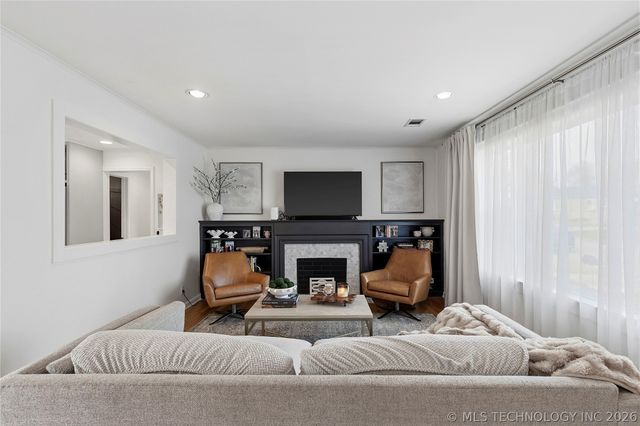 2446 S Gary Place, Tulsa, OK 74114