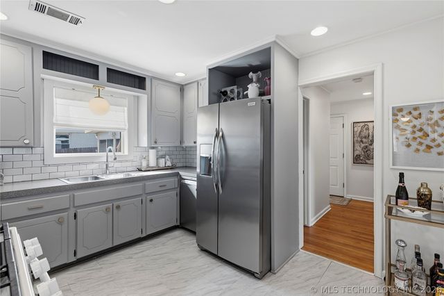 2446 S Gary Place, Tulsa, OK 74114