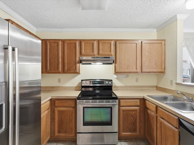 321 Gregory Lane, Grand Prairie, TX 75052