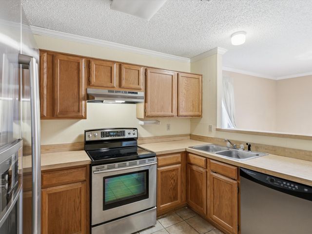 321 Gregory Lane, Grand Prairie, TX 75052