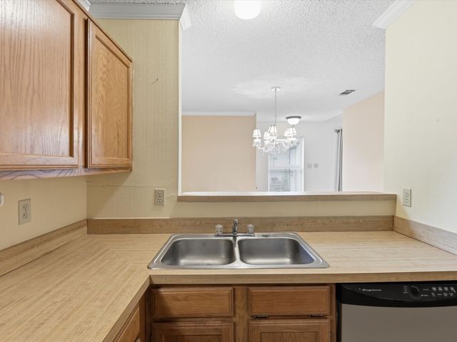 321 Gregory Lane, Grand Prairie, TX 75052