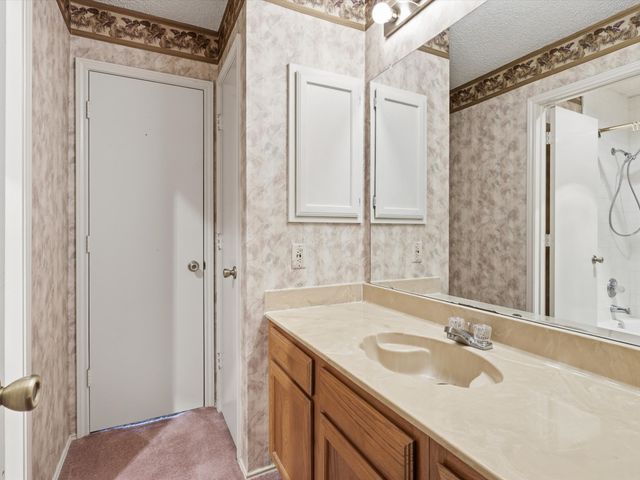 321 Gregory Lane, Grand Prairie, TX 75052