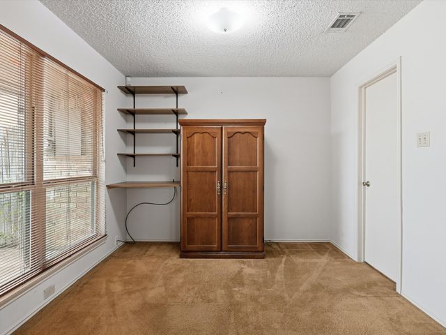 321 Gregory Lane, Grand Prairie, TX 75052