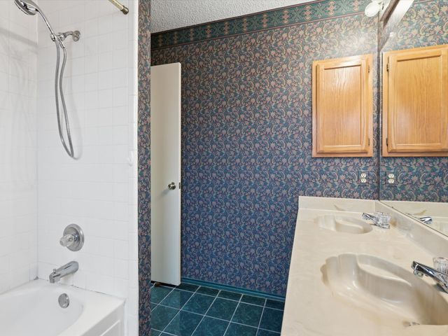 321 Gregory Lane, Grand Prairie, TX 75052