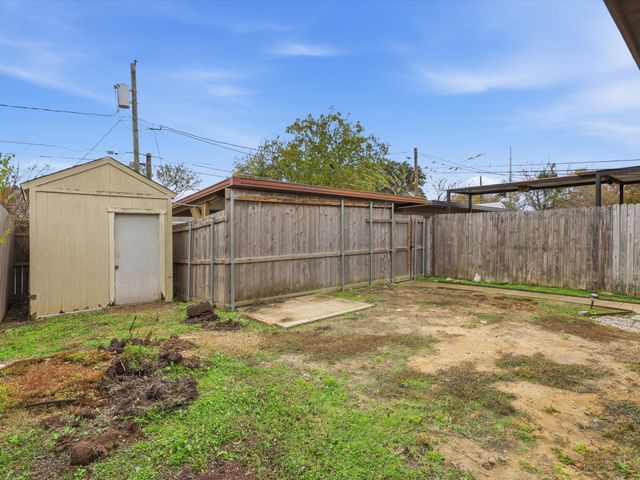 321 Gregory Lane, Grand Prairie, TX 75052