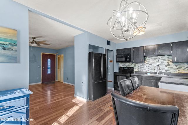 134 Hillside Ln, Louisville, KY 40229