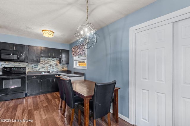 134 Hillside Ln, Louisville, KY 40229