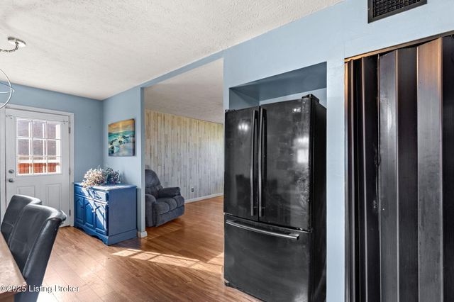 134 Hillside Ln, Louisville, KY 40229