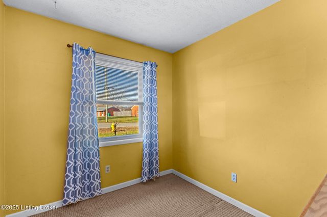 134 Hillside Ln, Louisville, KY 40229