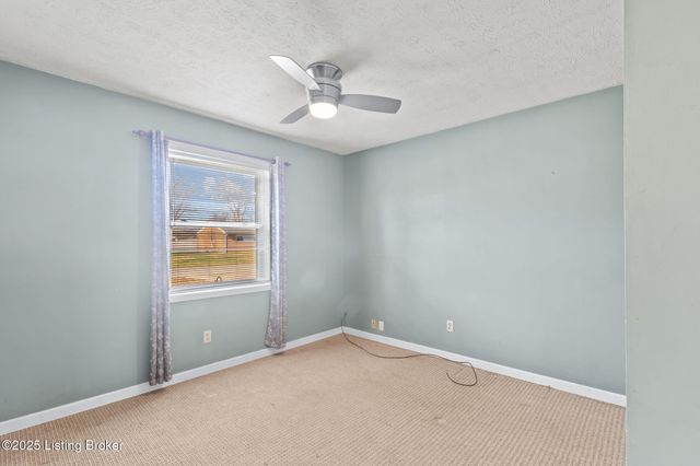 134 Hillside Ln, Louisville, KY 40229