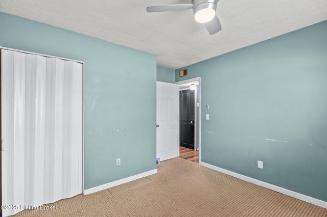 134 Hillside Ln, Louisville, KY 40229