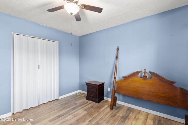 134 Hillside Ln, Louisville, KY 40229