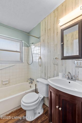 134 Hillside Ln, Louisville, KY 40229