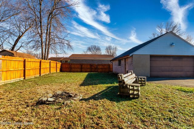 134 Hillside Ln, Louisville, KY 40229