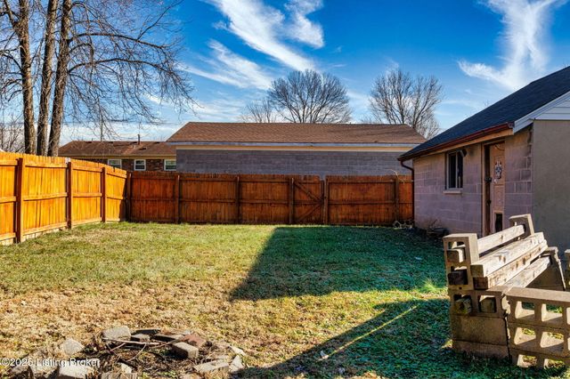 134 Hillside Ln, Louisville, KY 40229