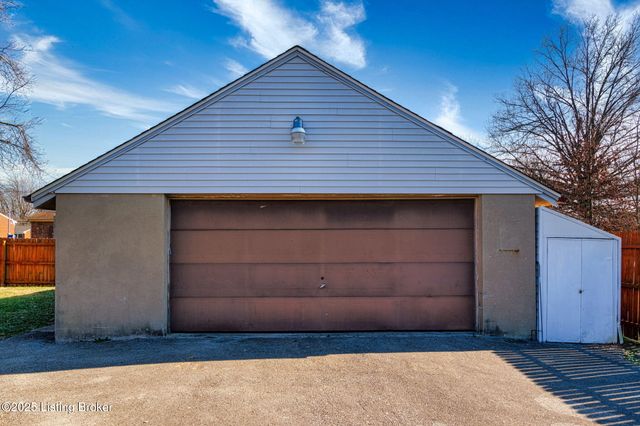 134 Hillside Ln, Louisville, KY 40229