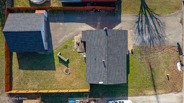 134 Hillside Ln, Louisville, KY 40229