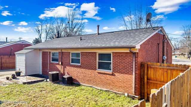 134 Hillside Ln, Louisville, KY 40229