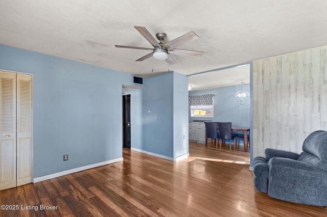 134 Hillside Ln, Louisville, KY 40229