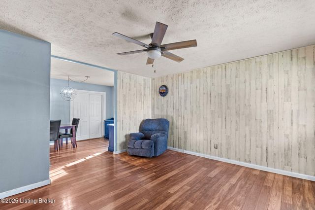 134 Hillside Ln, Louisville, KY 40229