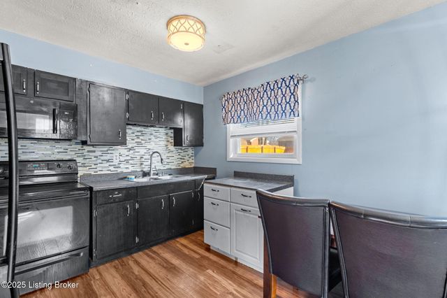 134 Hillside Ln, Louisville, KY 40229