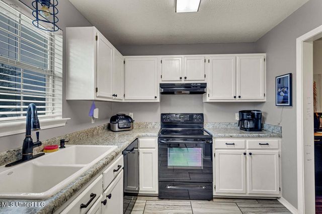 414 Woodward Drive, Ocean Springs, MS 39564