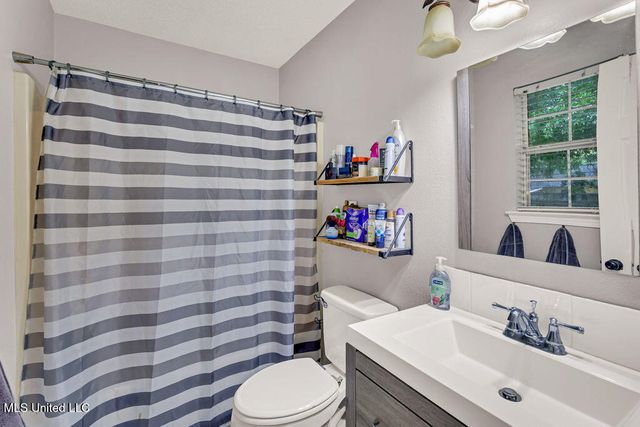 414 Woodward Drive, Ocean Springs, MS 39564