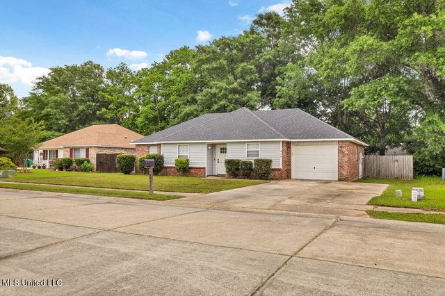 414 Woodward Drive, Ocean Springs, MS 39564