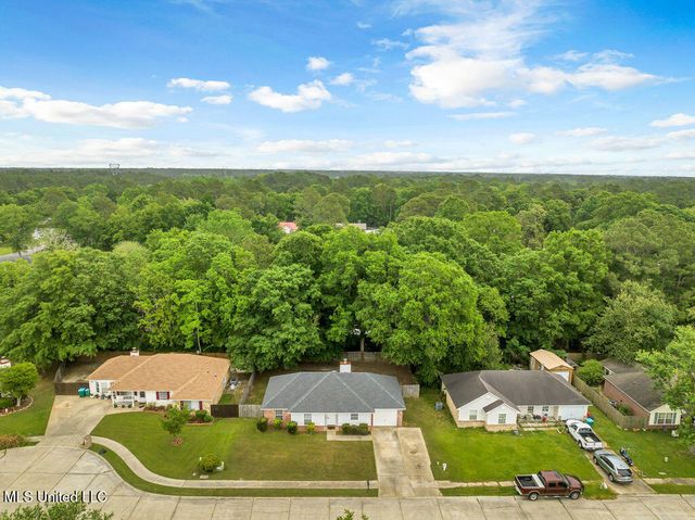 414 Woodward Drive, Ocean Springs, MS 39564