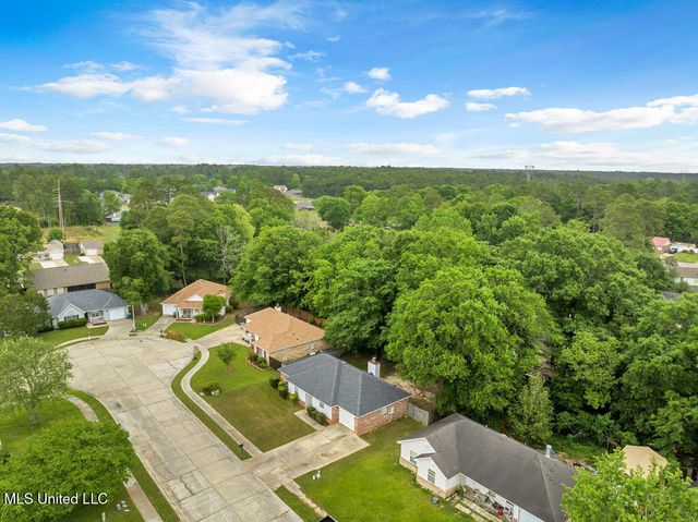 414 Woodward Drive, Ocean Springs, MS 39564