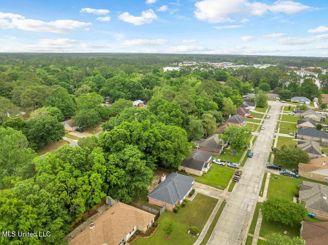 414 Woodward Drive, Ocean Springs, MS 39564