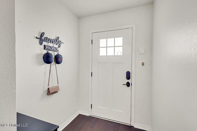 414 Woodward Drive, Ocean Springs, MS 39564