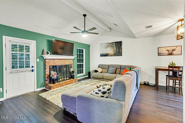 414 Woodward Drive, Ocean Springs, MS 39564
