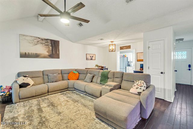 414 Woodward Drive, Ocean Springs, MS 39564