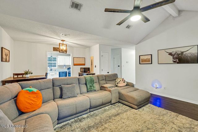 414 Woodward Drive, Ocean Springs, MS 39564