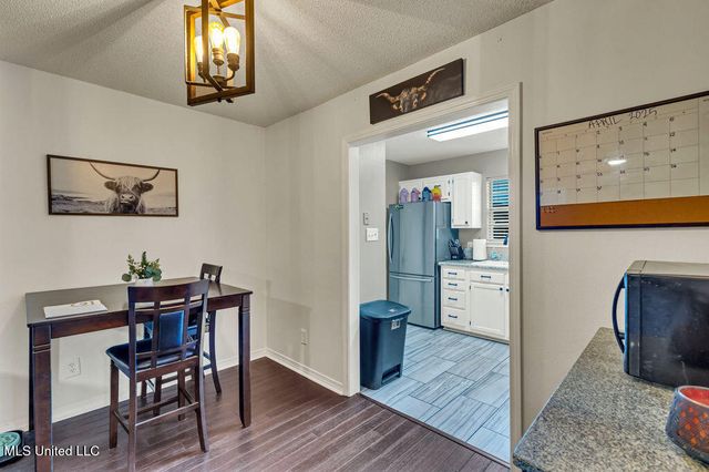 414 Woodward Drive, Ocean Springs, MS 39564